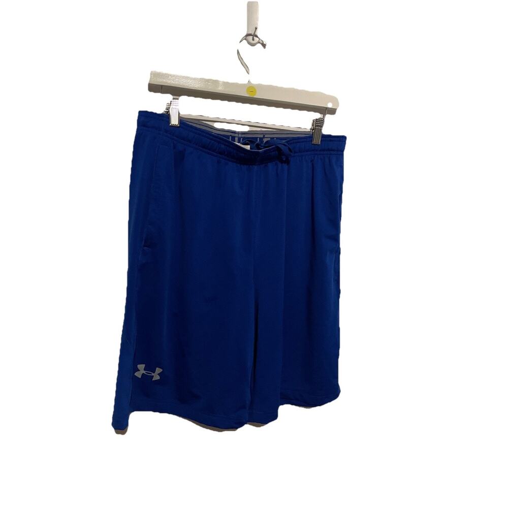 Men's Large Under Armour Blue athletic style shorts:‎ Loose fit, elastic Band